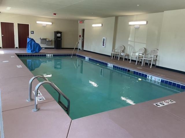 Cobblestone Hotel & Suites - Torrington Extérieur photo
